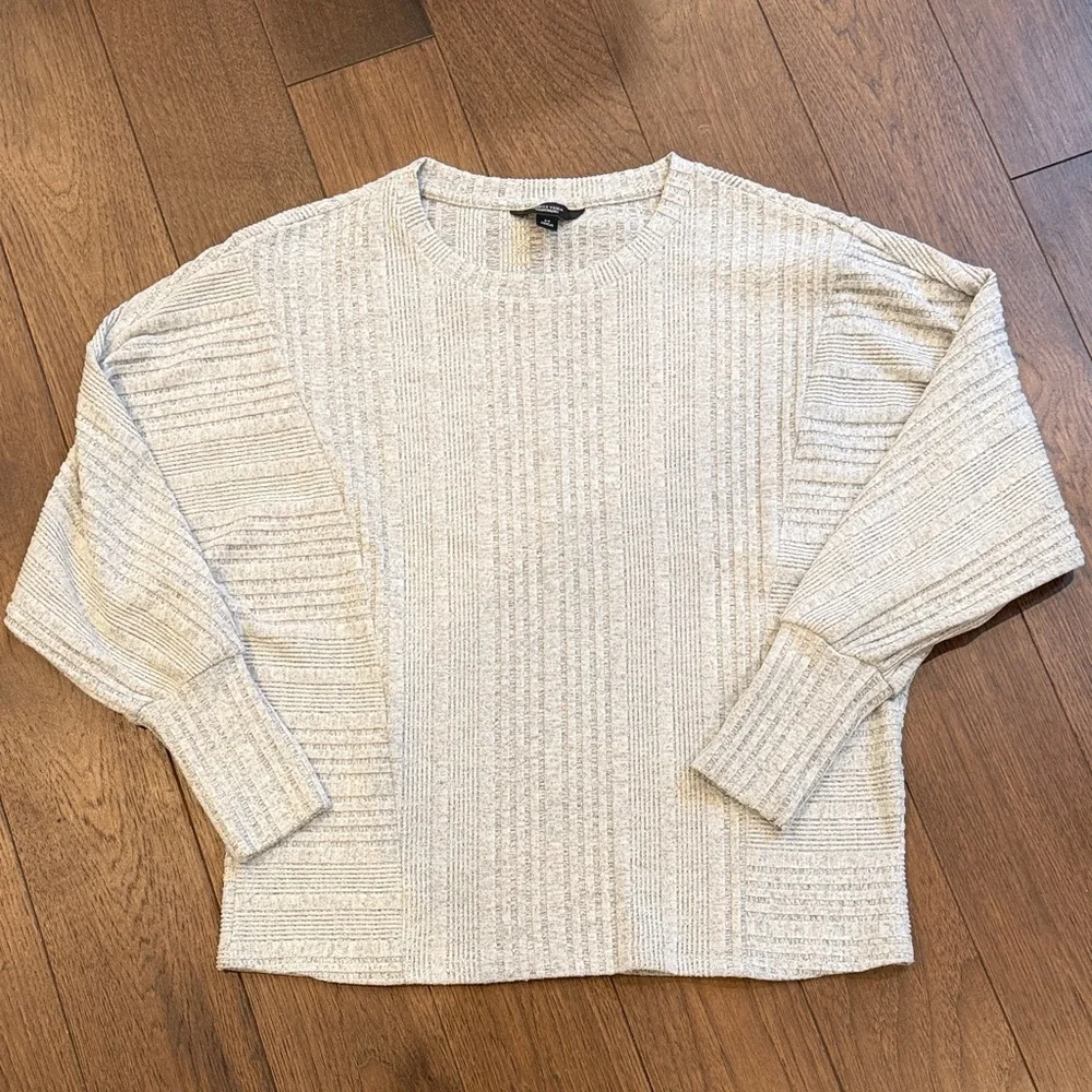 Simply Vera Wang Cozy Cream Knit Sweater Size Medium - C14-007